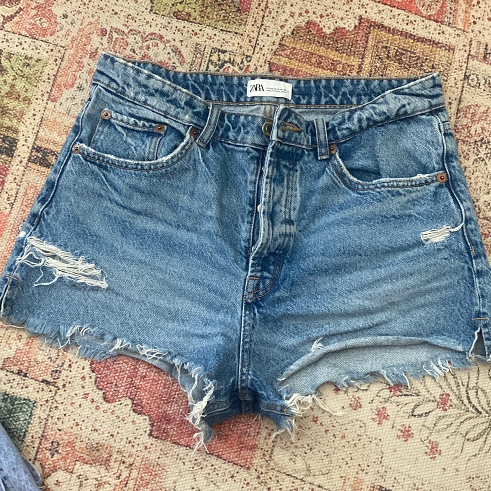 Size 8 zara shorts high rise